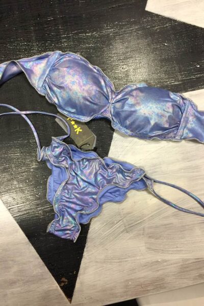 Costume d bagno in tessuto spalmato color glicine metallizzato - immagine 3