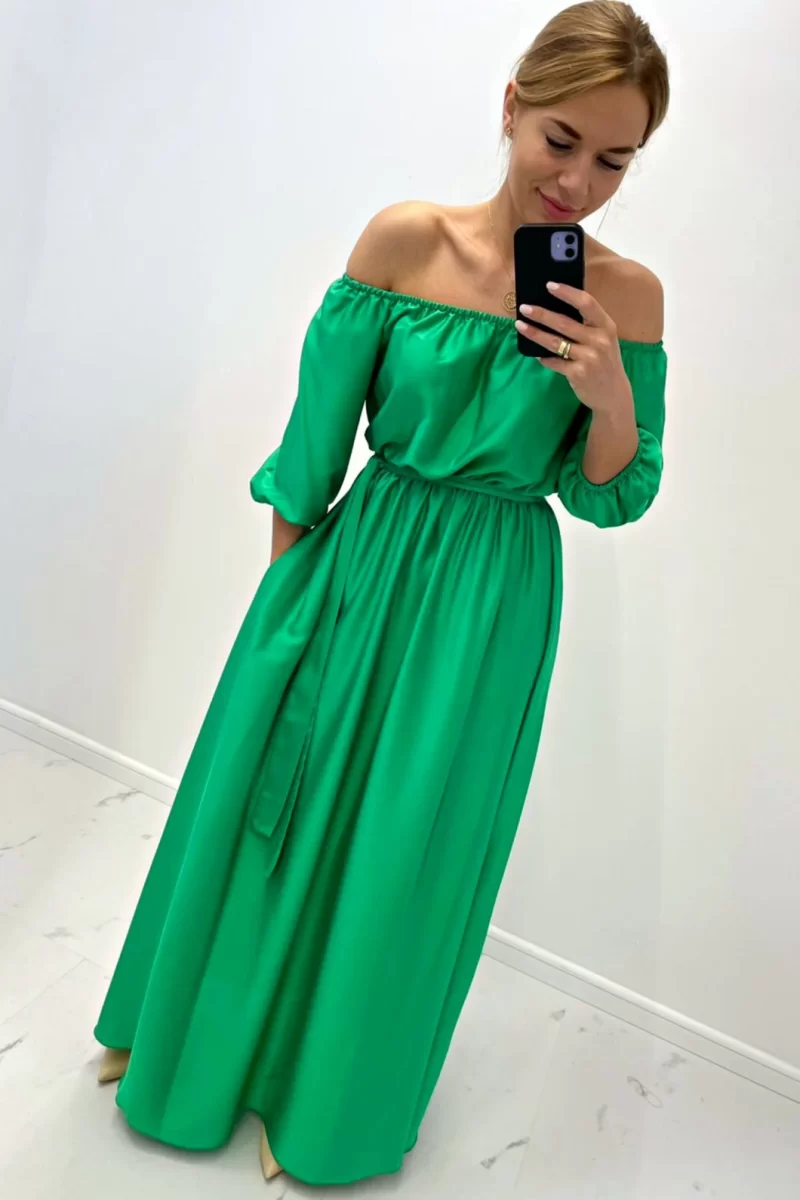 Elegante abito estivo in raso verde