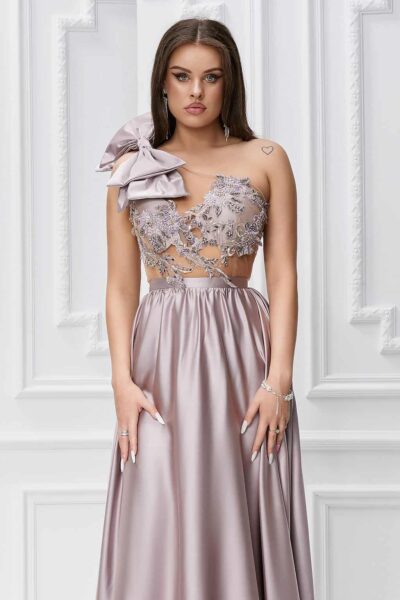 Elegante abito con fioco decorativo - immagine 3
