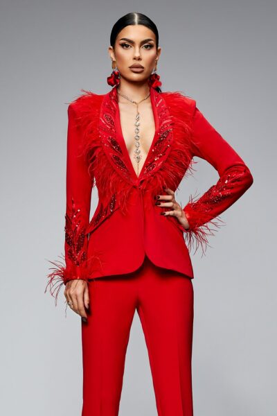 Tailleur con piume decorative e ricami - immagine 4