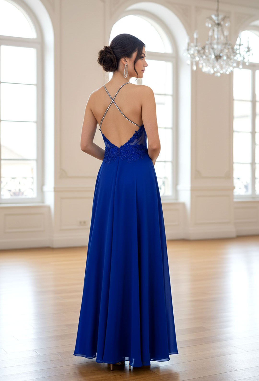 Elegante abito svasato con schiena scoperta - immagine 2