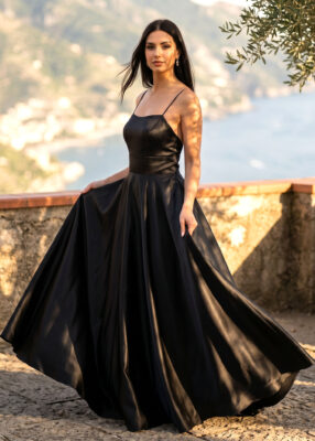 Elegante abito svasato con corpetto